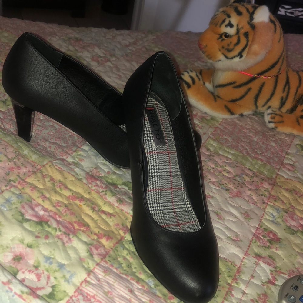 Ladies pumps